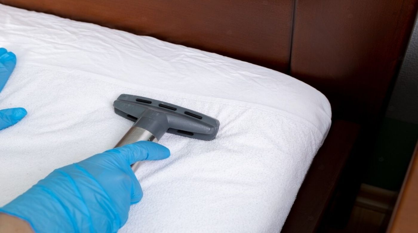 Descubre cómo limpiar y desinfectar tu colchón: ¡Cuida de tu salud! - Mejor  con Salud