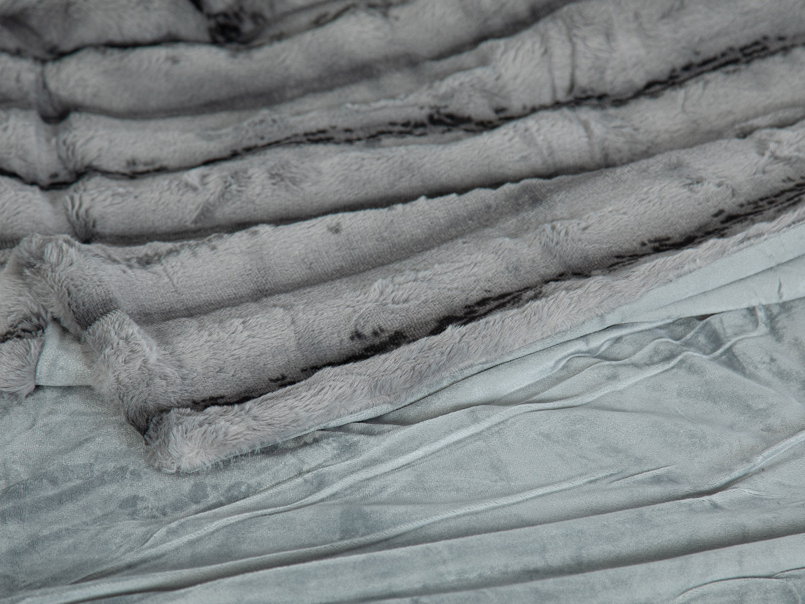 Cubrecama Bishop Gris