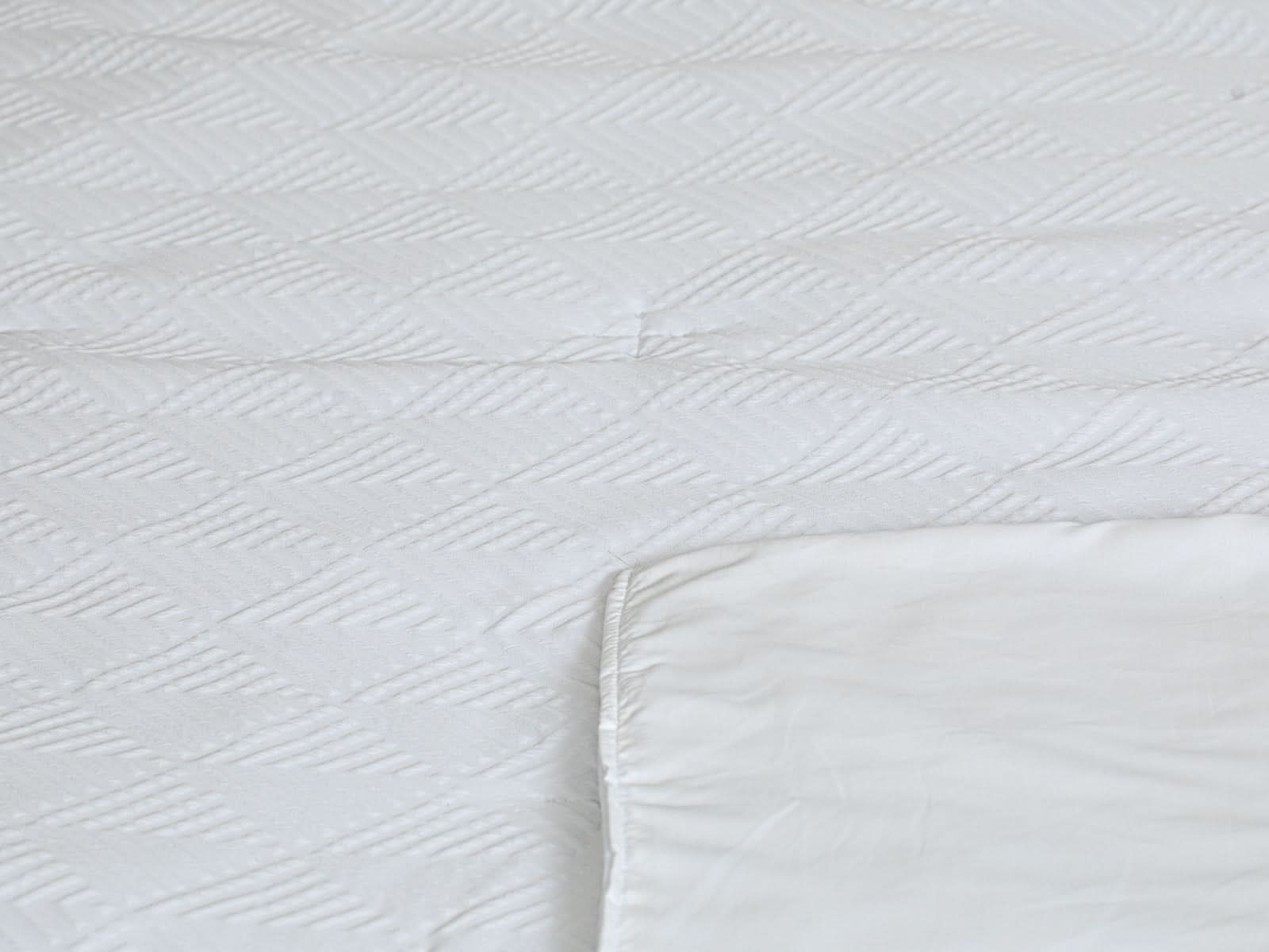 Cubrecama Bennett #Color_White