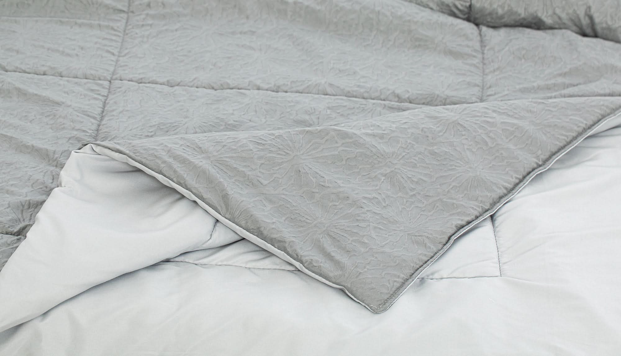 Cubrecama Harper Poliester Lineas